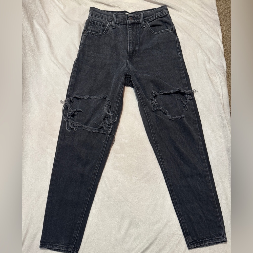 Levi’s High Waisted Mom Distressed Black Jeans size 25